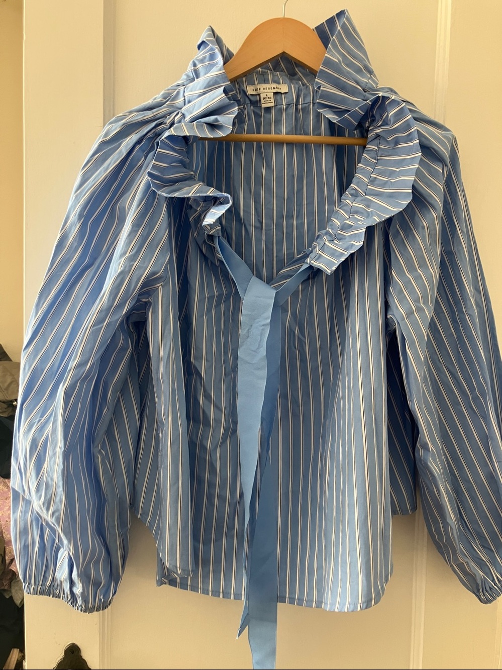 Free Assembly blouse - Picture 5 of 5